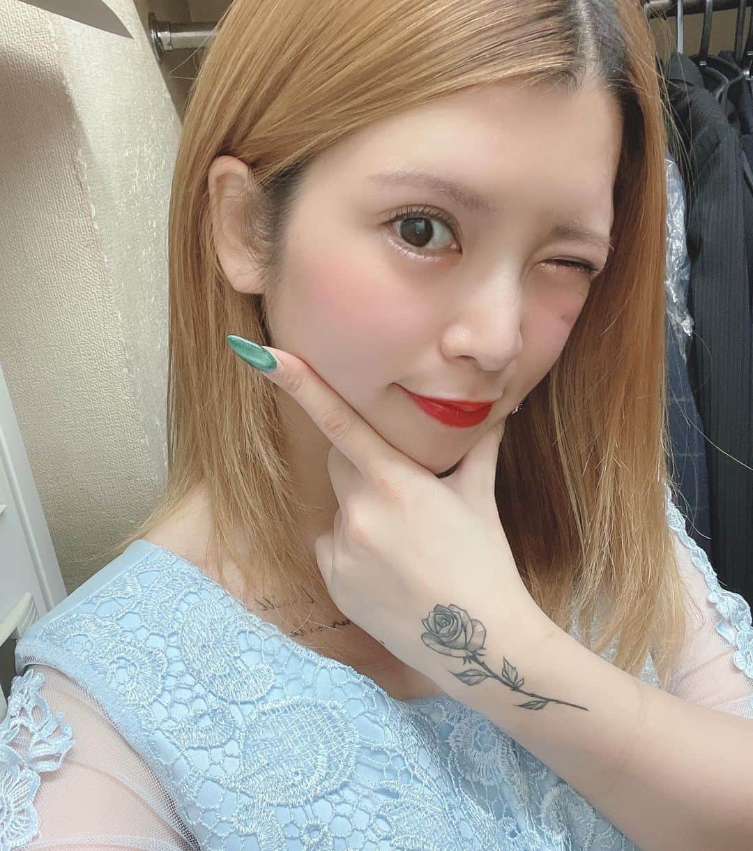 坂口杏里のインスタグラム：「2021.1/4.21:00〜  club  SLOW 新宿区歌舞伎町1-9-6 三経32ビル3F 0332008522  オープン‼️❤️ 私はlastまでいます🥰 今年もclub  SLOWを愛してください😇 何かあればお店に電話お願いします🎊💕  私は21:00ちょいすぎにはいます💕」