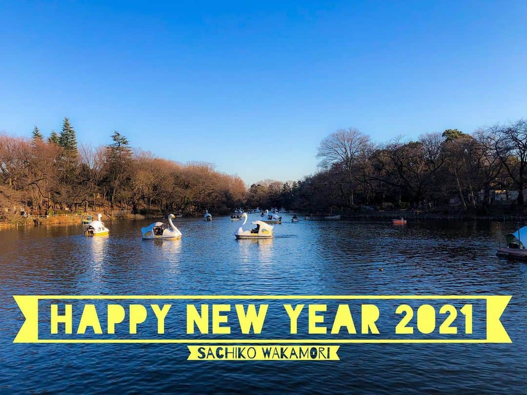 のインスタグラム：「あけましておめでとうございます。今年一年も楽しく健康に過ごせますように。  I wish you a happy new year! Let’s think positive and do something make ourselves happy😉」