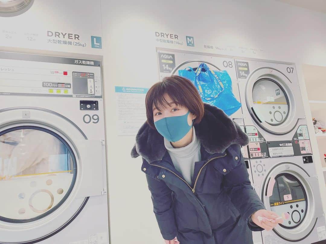 小西ゆりなさんのインスタグラム写真 - (小西ゆりなInstagram)「コインランドリーから失礼します💦 まさかの年末に洗濯機が壊れて、2021年はコインランドリー通いをしております😭 #コインランドリー #洗濯機こわれました #2021年 #早く日常が戻りますように #息子カメラマン #男の子ママ」1月4日 18時26分 - yurina_konishi