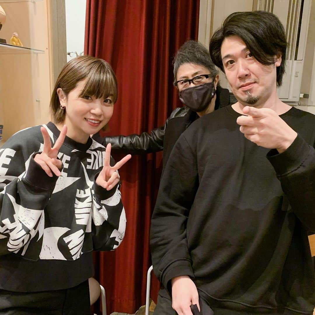 星村麻衣さんのインスタグラム写真 - (星村麻衣Instagram)「昨日松ヶ下宏之さんのライブにゲスト出演させてもらいました！✨ステージで自分の曲を歌ったのは2年ぶりくらい。あっという間だったけど楽しかったぁ😆 アーカイブ配信9日まで観れます💻 #江口信夫 #山口寛雄」1月4日 18時26分 - hoshimuramai