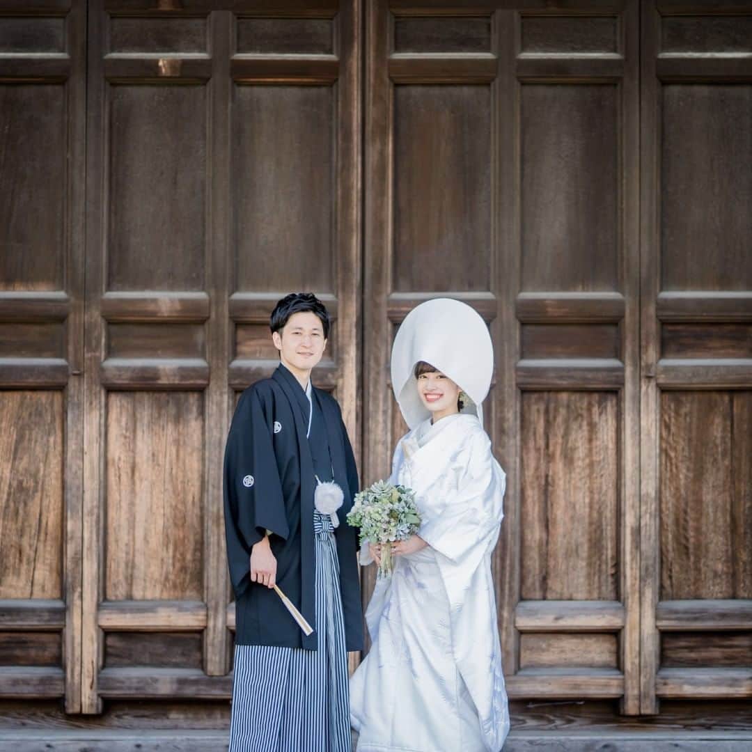 Wedding Park 公式さんのインスタグラム写真 - (Wedding Park 公式Instagram)「🎌新年あけましておめでとうございます🎌  こんばんは！ ウエディングパーク編集部です💁‍♀️  2021年も、結婚式準備の情報を 沢山お届けし皆さんのお役に立てますよう 頑張りますので、 どうぞよろしくお願いします♡  今回は、お正月にぴったりな 和装ショット特集🎍 参考にしていただけますと嬉しいです💐  ーーーーー #和装ショット #和婚 #和装前撮り #正座ショット #プレ花嫁 #式場探し #2021婚 #2021冬婚 #2021春婚 #日本中のプレ花嫁さんと繋がりたい #結婚式 #結婚式準備 #結婚準備 #プロポーズ #ウエパ #ウエディングパーク #ハナレポ #ベストハナレポ ーーーーー」1月4日 18時37分 - weddingpark