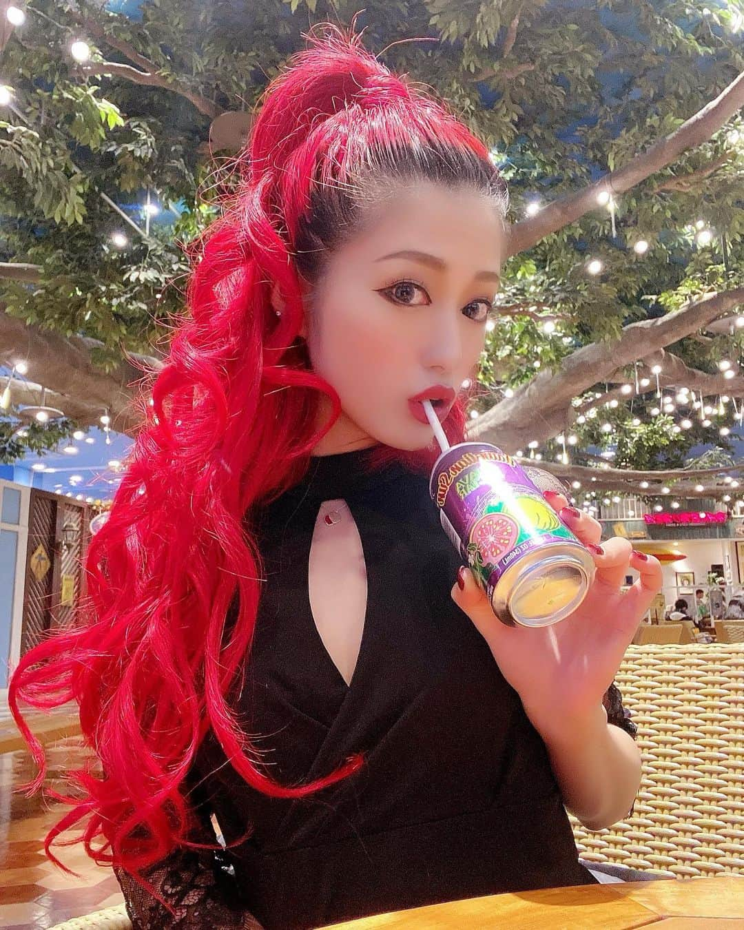 五月千和加さんのインスタグラム写真 - (五月千和加Instagram)「. この缶のグァバジュース🍹昔から大好き😘💕  #グァバ #缶ジュース #guavajuice  #redhair #arielhair #thelittlemermaid #mermaid #赤髪　#赤髪ロング　#ロングヘア　#ハーフアップ　#巻き髪　#ヘアスタイル　#ヘアカラー　#マタニティ　#マタニティコーデ #妊娠5ヶ月 #hairstyle #haircolor #リトルマーメイド　#アリエル　#アリエルヘア　#maternity #pregnant #pregnancy #maternityfashion #maternityphoto #maternitylife #マタニティライフ　#halfup」1月4日 18時43分 - satsuki_senwaka