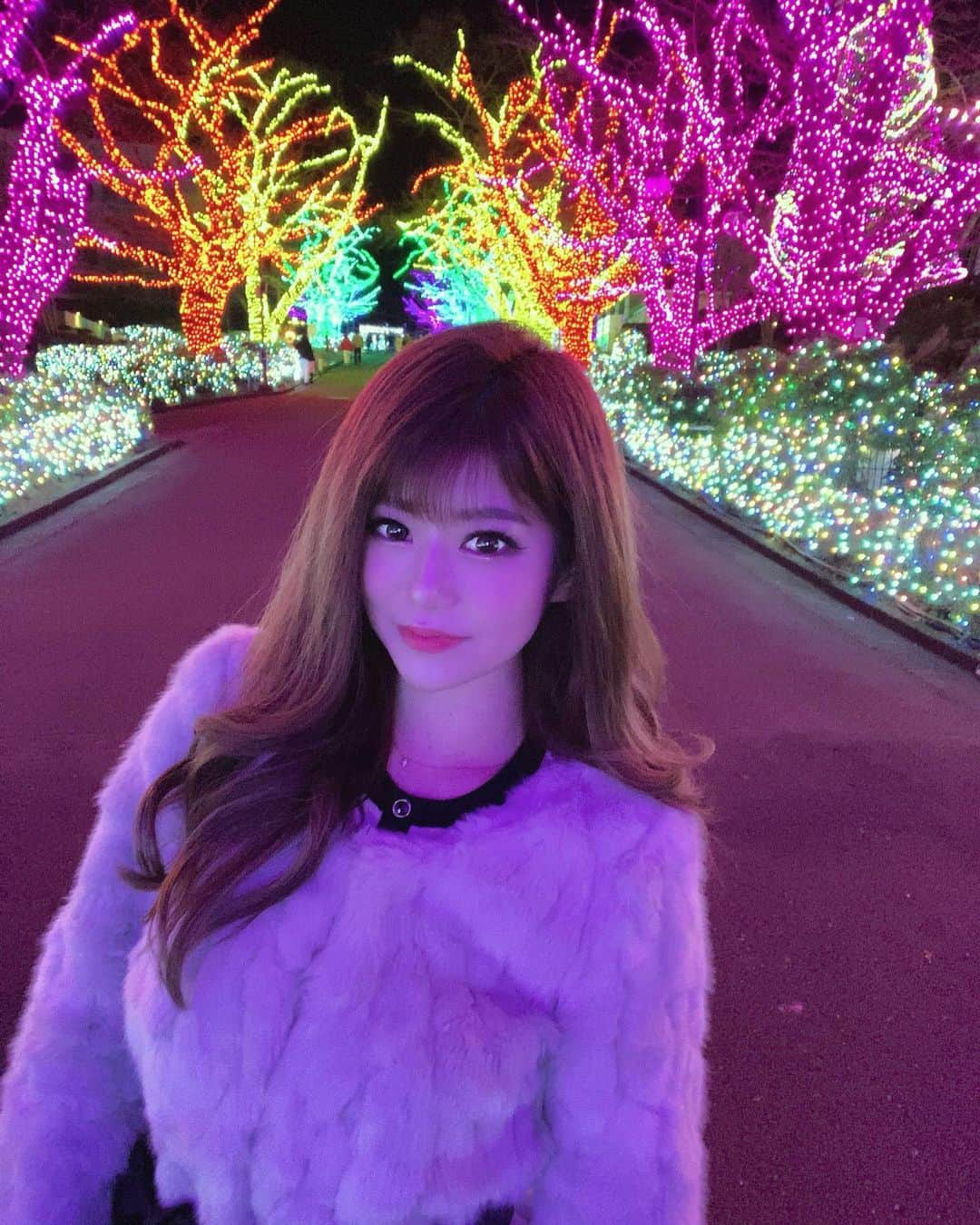 𝖬‌𝖠‌𝖬‌𝖨のインスタグラム：「よみうりランドに初めて行った😚🌟  イルミネーション見れたのが 嬉しくて 写真沢山撮ったよー📸🤣🤣  #よみうりランド #よみうりランドジュエルミネーション #イルミネーション #遊園地 #illumination #ポートレート #タビジョ #ビジョビ」