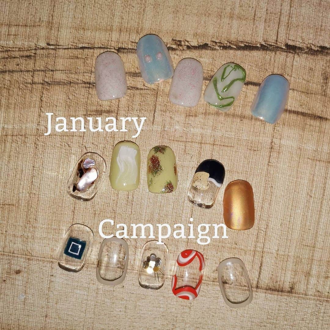 ネイル アイ サロン スグネのインスタグラム：「❰Sugne campaign ❱6990yen ♥♡💜♡💙 2021年始まりました！1月の月替わりキャンペーン🤗😍👭 . 丁寧に仕上げるので持ちが良くご好評頂いています🥰シンプルから個性的なデザインまで、取り揃えております！リピーターオフ無料🆓  他、ゆたむコース（ ¥7700）、イラストありのオーダーメイドコース（梅コース¥8800）痛ネイル等はお電話のみの受け付けになっております。 . #sugnecampaign #sugne#ネイル#ネイルデザイン#ネイル#カジュアルネイル#ショートネイル#ネイル#ニュアンスネイル#ニュアンスアート#nail#マツエク#カラーエクステ#かわいい#nailart#手描きアート#高田馬場ネイル#高田馬場」