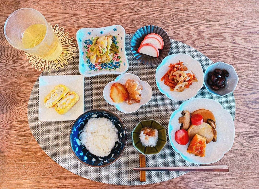 林田岬優さんのインスタグラム写真 - (林田岬優Instagram)「昨夜の残り物やストックしておいたおかずを小皿に載せて... そろそろお仕事が始まるので、 食べるバランスを考えよう。  仕事始めを迎えられた方、 栄養付けてね🌼😊  #自炊の達成感 #普段より料理できる時間があるのがうれしい」1月4日 19時27分 - miyu_hayashida