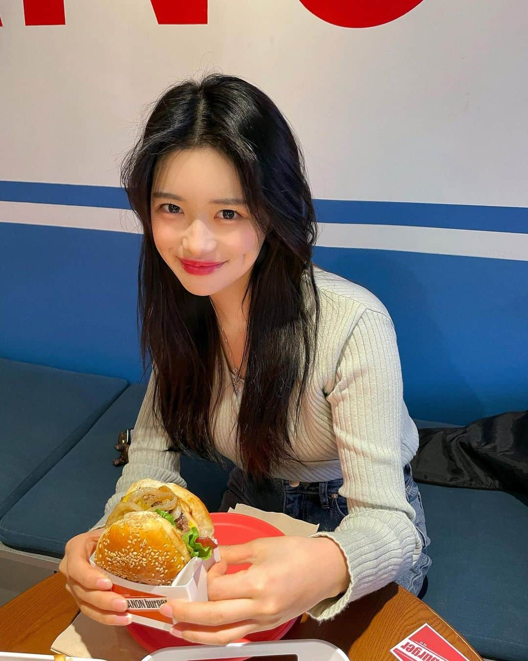 ノ・ジョンファさんのインスタグラム写真 - (ノ・ジョンファInstagram)「🍔🍔 머리두 안하고 초췌하게 사근처 버거먹으러..🍟 #레바논버거 #인천수제버거집」1月4日 19時37分 - ro.junghwa