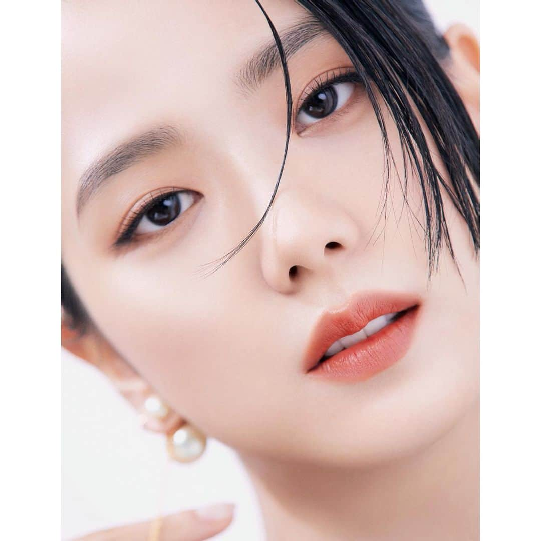 ジスさんのインスタグラム写真 - (ジスInstagram)「#디올글로우쿠션 #디올포에버 #DIORFOREVER  @DIORMAKEUP @wkorea ✨」1月4日 19時45分 - sooyaaa__