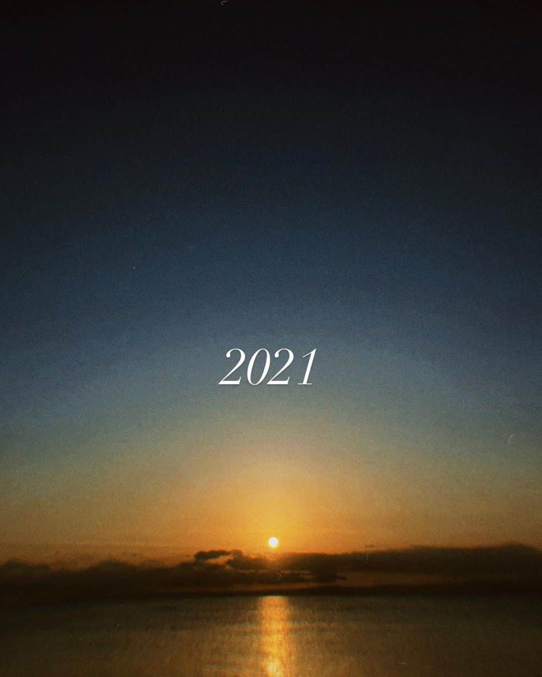 西内まりやさんのインスタグラム写真 - (西内まりやInstagram)「2021  も  よろしくお願いします。」1月4日 19時59分 - mariya_nishiuchi_official