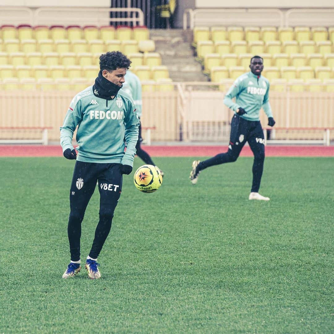ASモナコさんのインスタグラム写真 - (ASモナコInstagram)「🔙 𝕥𝕠 𝕥𝕣𝕒𝕚𝕟𝕚𝕟𝕘 👉⚽️ #REPEAT」1月4日 20時00分 - asmonaco