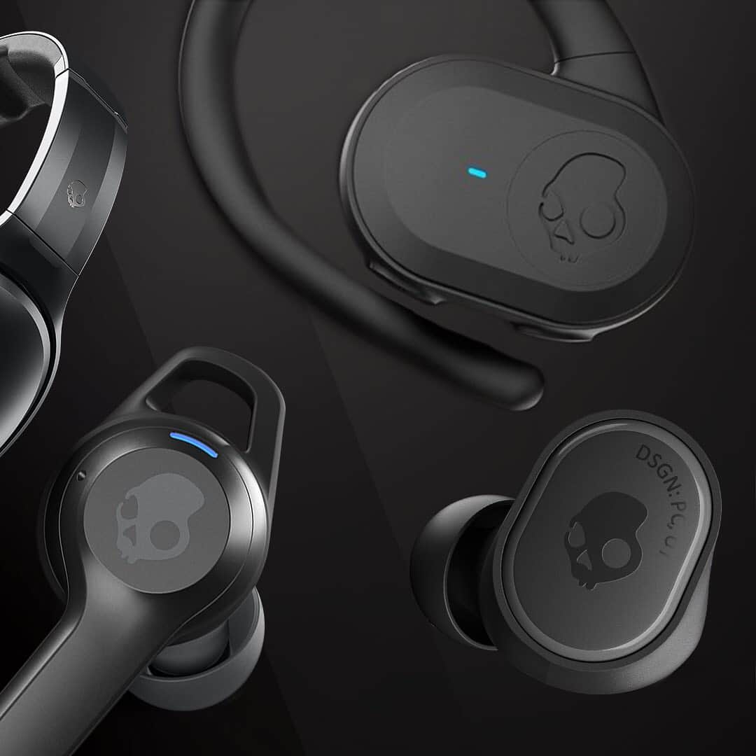 Skullcandy Japanのインスタグラム：「シンプルなマットブラックでもお洒落なSkullcandyの完全ワイヤレスイヤホン💀✨  シックな服装にもバツグンにフィット✨  #FeelSkullcandy #スカルキャンディー」
