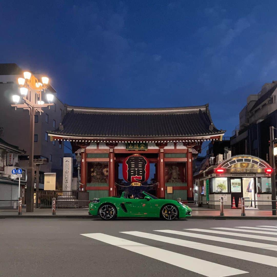 小河諒さんのインスタグラム写真 - (小河諒Instagram)「"KAMINARI MON"  雷門  #porsche  #myjourney  #718boxstergts   #carlifestyle  #雷門 #浅草  Taken with... #iPhone12pro」1月4日 20時04分 - ryo_ogawa_