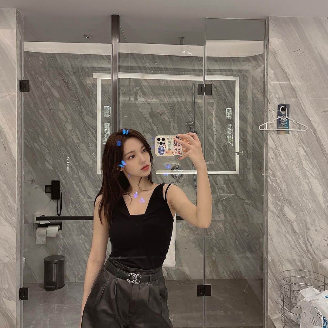 ソンソのインスタグラム：「🦋」