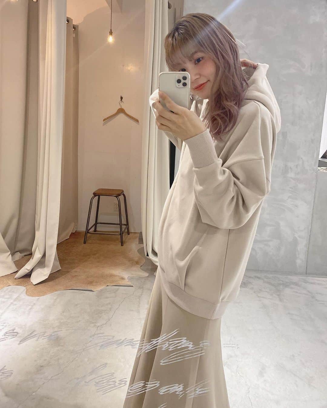 松田 美奈子のインスタグラム：「本日お仕事始め！本年もよろしくお願い致します🧚🏻🌿  年始から楽しみなイベントも決まり、1月から皆様に会えるの楽しみだ🥰」