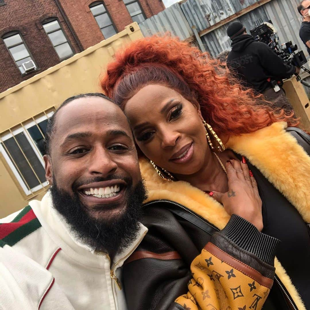 50セントさんのインスタグラム写真 - (50セントInstagram)「here’s a picture of @jackielong debt free. 👀Damn Gucci, LV, the fuck are we trying to win. the best dressed shoot out award. 🤦‍♂️SMH #bransoncognac #lecheminduroi」1月4日 20時22分 - 50cent