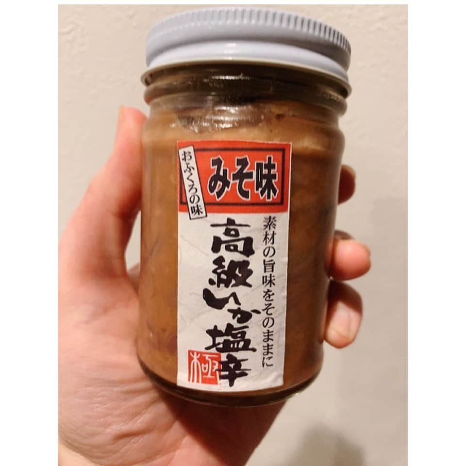 飯田圭織さんのインスタグラム写真 - (飯田圭織Instagram)「こんばんは🌆 お正月も終わりという雰囲気ですね。 昨夜から出汁をとり煮込んだおでんを家族で食べました✨ 北海道の昆布がとっても美味しくてよい味になりました。多いかなと思ったけどすぐにみんな綺麗に食べてくれました✨おでんに合う日本酒の獺祭を主人が出してくれました🍶最高❣️ お腹いっぱいでお正月気分から抜けられそうにありません、、😂笑 #こんばんは #こだわり #おでん  #昨夜から仕込んだ #北海道昆布  #日本酒 #獺祭 #たまらない」1月4日 20時23分 - iidakaori.official