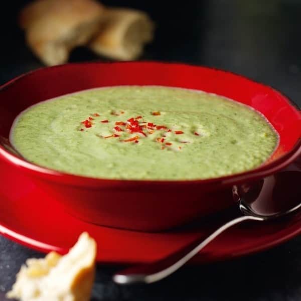 ナイジェラ・ローソンさんのインスタグラム写真 - (ナイジェラ・ローソンInstagram)「#RecipeOfTheDay is Broccoli and Stilton Soup. I make it with frozen broccoli, but of course you can use fresh, and just cook it for longer. And do use whichever cheese you wan, or that needs using up. .  And to get the recipe, either go to nigella.com or click on link in bio. What I mean by this, is that you tap on my name, which will take you to a page that has a link on it that says www.nigella.com/instagram. When you click on this link, it will take you to a page of photographs: click on the photograph you have want the recipe of and you will be taken to it! (Though please be patient: it will take a few minutes for pic/recipe to load. I will remove this parenthesis with its plea for patience once it’s loaded) . Photograph by Lis Parsons」1月4日 20時24分 - nigellalawson