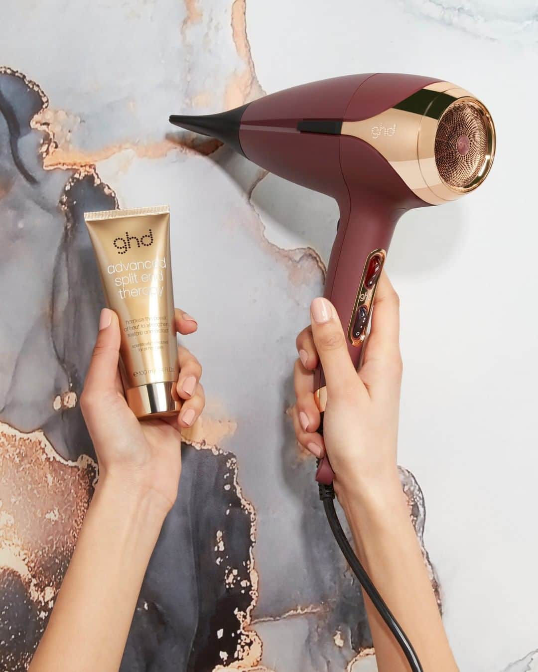 ghd hairさんのインスタグラム写真 - (ghd hairInstagram)「Meet the hairdryer and treatment you need for #ghdDryJanuary 👆💘 The #ghdhelios gives you smoother, salon-finish hair at-home with its contoured nozzle ✨The #ghdadvancedsplitendtherapy treatment fortifies and seals split ends for up to 10 washes, to keep your hair looking healthy whilst we can't see our hairdressers. 👌  #ghdhelios #goodhairday #hairgoals #hairenvy #hairstyling #hairtools #hairtreatments #healthyhair #january2021 #healthyhaircare #ghddryjan」1月4日 20時26分 - ghdhair
