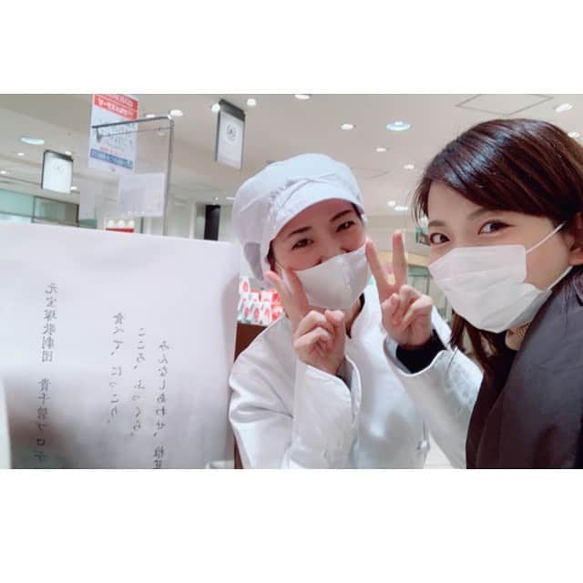 のインスタグラム：「. . . @ao_takachi さんに会いに 大阪・京橋駅の京阪百貨店へ☺️✨✨ 約1年ぶりにお会いできました❤️❤️ . . いつもお会いするだけで ふわっと心が軽くなって エネルギーと優しいパワーで 満たされます😌✨💕✨  . 三姉妹共々、たかにぃさんには 本当にお世話になっていて、 三姉妹共々、たかにぃさんが 大大大好き💓💓💓  昆布の中で1番好きな「喜昆布」も 購入できて、明日からの毎朝のご飯が楽しみです☺️☺️🍚 . . 明日はたかにぃさんがお休みですが、京橋駅、京阪百貨店B1の食品売り場で6日まで販売されています🎍✨ . 年始早々大好きな方にお会い出来て幸せの極みでした💓💓 . #新年 #年始早々 #大好きなお方 #先輩 #そういえば #昨年末にセミロングにしました」