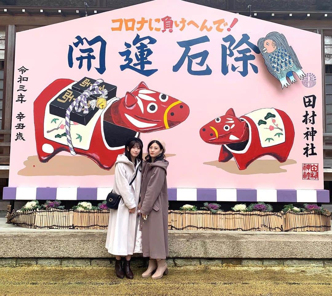 上西恵さんのインスタグラム写真 - (上西恵Instagram)「改めて今年もよろしくお願いします。 #上西姉妹 #双子コーデ #willselection」1月4日 20時32分 - jonishi_kei