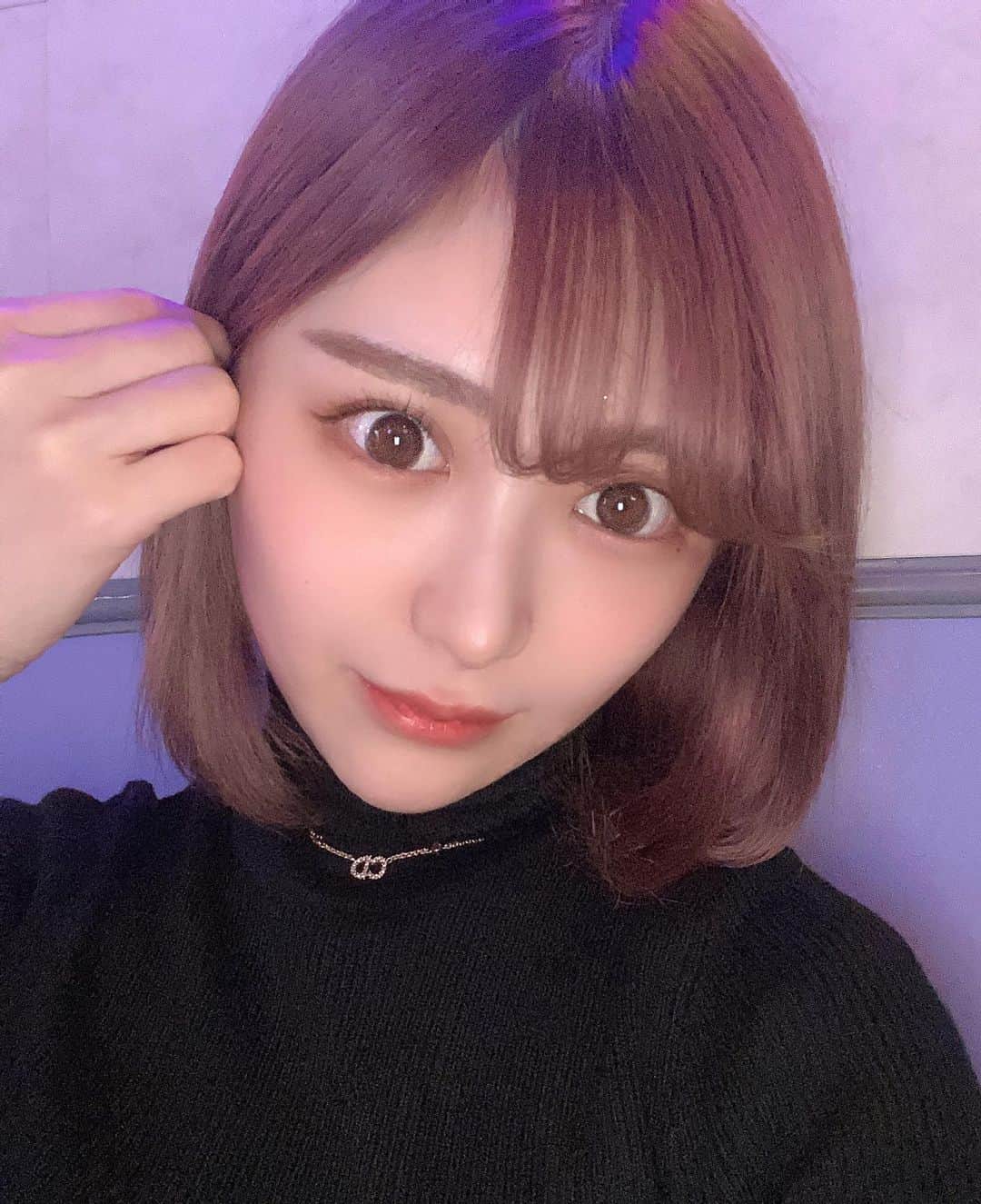 のインスタグラム：「︎︎ ︎︎︎ ︎  お正月休みゆっくりできましたか？  ゆめの出勤は6日からです🤗✨  待ってます💓💓💓💓  久しぶりに @tsubasa_komikado2  に染めてもらったんだけど、髪色気に入ってる🤗色落ちも楽しみなんだ✨ つばさくんありがとう*₍´｡• ᵕ •｡`₎ა✨ .﻿ . #2021 #シーシャ #女子大 #名古屋インスタ映え #韓国 #愛知 #名古屋 #名駅 #錦三丁目 #錦 #錦3 #キャバクラ #キャバ嬢 #ショートカット #シャンパン #整形 #歌舞伎町 #北新地 #ミナミ #祇園 #中洲 #すすきの #nagoya #ootd #follow #followme」