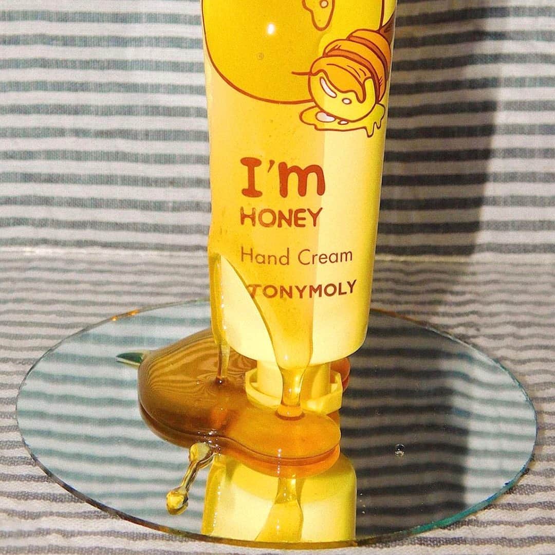 TONYMOLY USA Officialさんのインスタグラム写真 - (TONYMOLY USA OfficialInstagram)「New year, same honey hand cream 🍯✨ 📸: @succulent_skin_ #TONYMOLYnMe #xoxoTM」1月4日 20時35分 - tonymoly.us_official