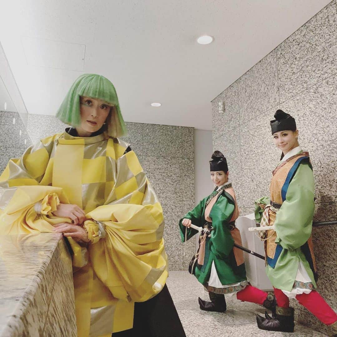 広崎うらんのインスタグラム：「最近、美しい護衛をつける事にしました😆  @mikaring72  @uranhirosaki  #千年のたまゆら #広崎うらん #池田美佳 #松本ユキ子」