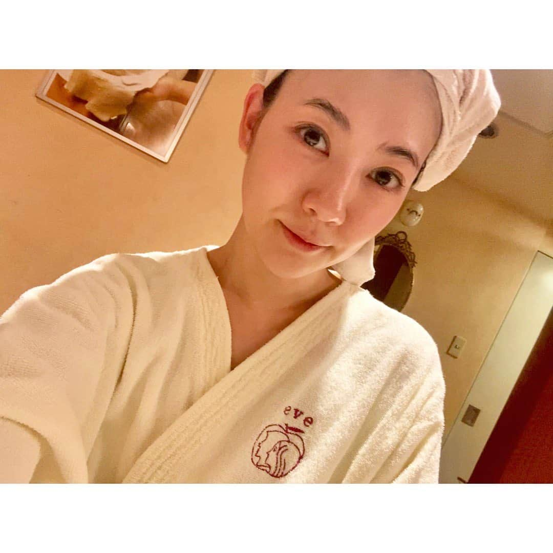 中田奈沙さんのインスタグラム写真 - (中田奈沙Instagram)「🧖‍♀️♨️ 新年まだ4日目ですがサウナは2回目☺️ 年末行きそびれたアカスリもできて 大満足。  #sauna #saunner #me #saunalove #saunalover #beauty #healthy #adamandeve #nishiazabu #newyear #ttne #サウナ #サウナー #サ活 #ととのう #ととのった #中田奈沙 #アダムアンドイブ #西麻布 #アカスリ #美容 #健康 #新年 #サウナ女子 #サウナ好きな人と繋がりたい」1月4日 20時49分 - nasa_nakada