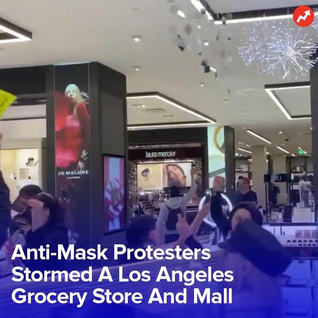 BuzzFeedさんのインスタグラム写真 - (BuzzFeedInstagram)「From @buzzfeednews: A group of anti-mask protesters stormed into a grocery store and shopping mall in Los Angeles on Sunday, inciting verbal — and at times physical — altercations with customers and employees as the region grapples with a dangerous surge of the coronavirus. Read the full story in the link in bio 👆」1月5日 8時30分 - buzzfeed