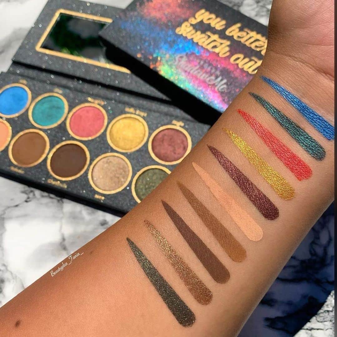 LiveGlamのインスタグラム：「You Better Swatch Out, this palette is never going out of season 🎨 Don’t miss out on these #LiveGlam shimmer & matte winter shades — get yours today on our shop page! 😍 #LiveGlamFam   📷: @beautyplus_tania_」