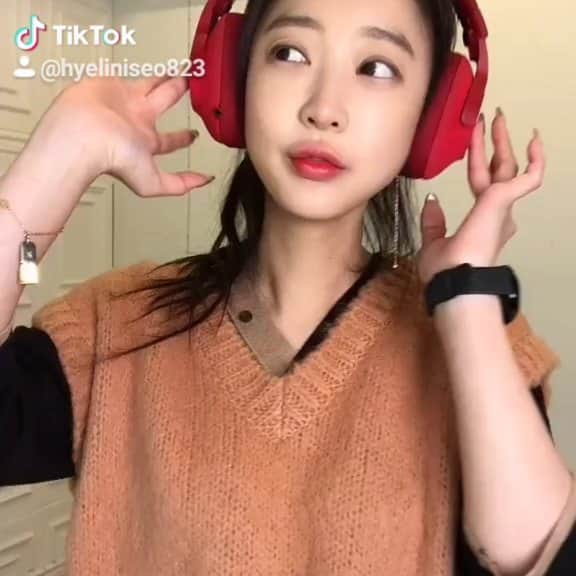 ヘリンのインスタグラム：「본캐를잊어버리다  #다들속았지」