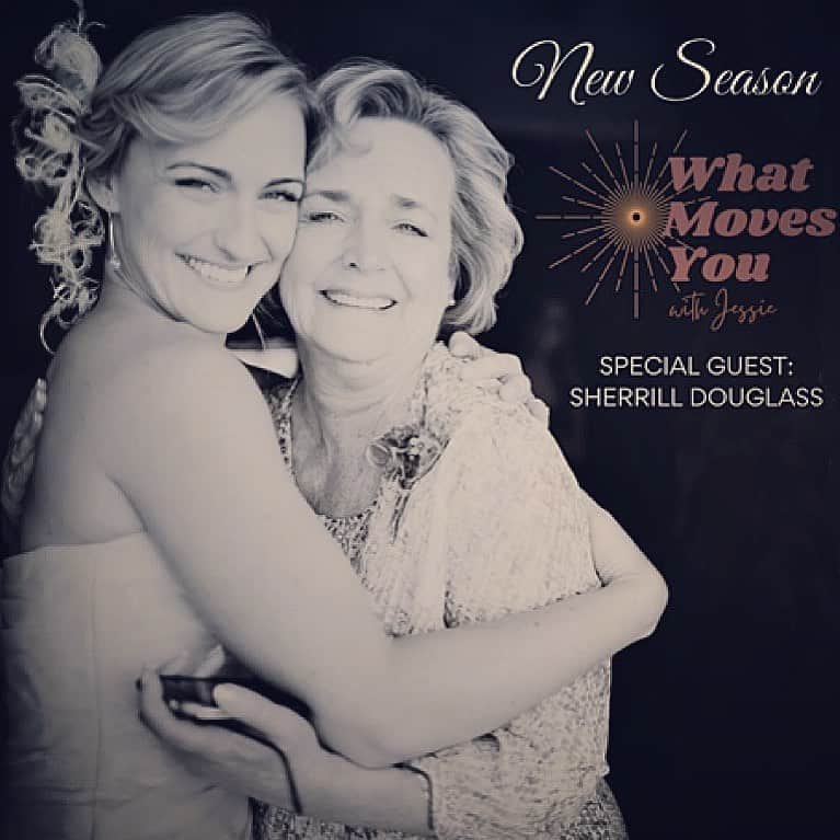 ナタリア・コルドバ・バックリーのインスタグラム：「Jessie and Sherrill on @whatmovesyouwithjessie podcast!  Two of the best therapists/mental health practitioners out there. Mother and daughter.   If you listen to anything to start of the year, listen to this!  I love these two women. Their search and practice has changed my life.  They both have a grasp on our innate wisdom/knowing, the source of our peace and joy like I’ve yet to witness. Listen and let them lead you.   Gracias brujas sabias de amor y luz.  Las amo.」
