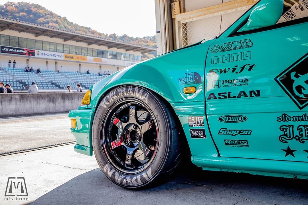 のインスタグラム：「_ ASLAN Honda K-Swapped EF9 CIVIC _ _ Shot on Nov-15 2020 "Circuit Festa" "HONDA ONE MAKE RACE" organized by @aslan_inc_japan at Central Circuit. _ owner: @ef.ek.200124 tuner: @aslan_inc_japan photo: @mistbahn _ JP) 2020年11月15日のセントラルサーキットで開催された「サーキットフェスタ」内の、アスランさん( @aslan_inc_japan )主催の「ホンダ・ワンメイク・レース」で撮影。 _ _ #circuitfesta #サーキットフェスタ #hondaonemakerace #aslan #アスラン #aslan_inc_japan #centralcircuit #セントラルサーキット #civic #hondacivic #ホンダシビック #シビック #ef9 #ef #efcivic #k20 #k20a #kswapped #kseries #kswap #kanjo #kanjozoku #templeracing #テンプルレーシング #ctac #tuningcartimeattack #timeattack #timeattackjapan #te37 #hondasontrack」