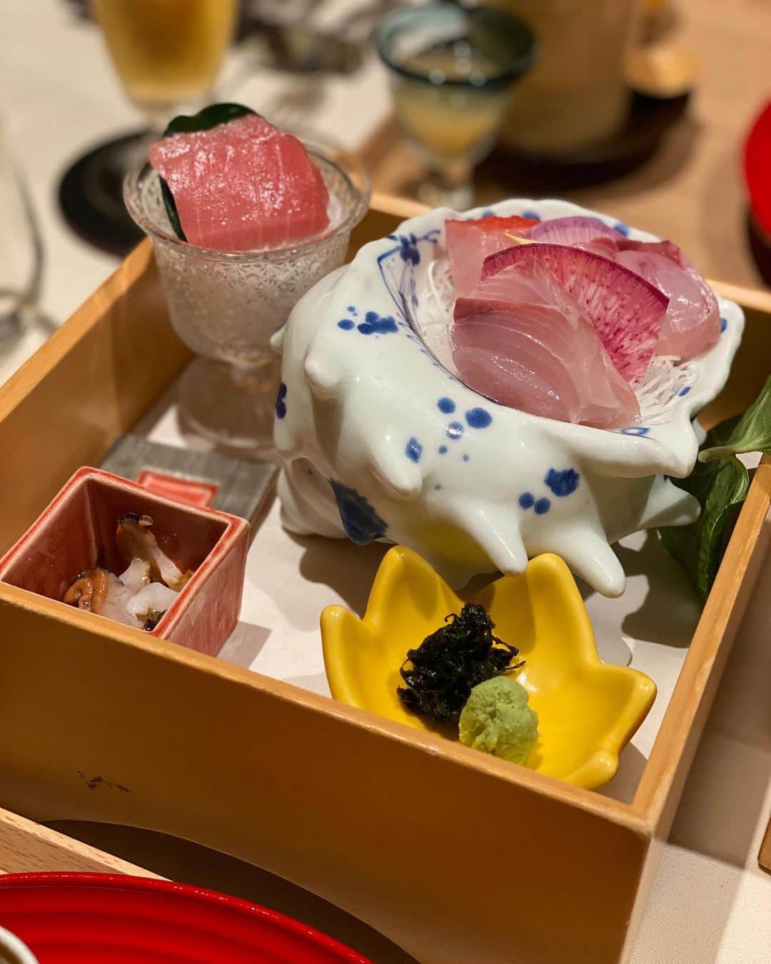 ImotoEtsuyo さんのインスタグラム写真 - (ImotoEtsuyo Instagram)「11月の初めに 伊豆へ #ゴルフ に行った時の #pic 。 ゴルフの写真はアップしたけど お料理はしてなかった… ・ ・ #北川温泉 の　 #望水 にゴルフ仲間と。  ・ ・ #伊豆  #golf  からの #温泉  #onsen  #champagne  #veuveclicquot  #和食  #foodstagram  #gourmet  #北川温泉望水  #過去pic  ・ ・ #2日連続 で #稲取ゴルフクラブ  へ」1月5日 7時05分 - bisuhada