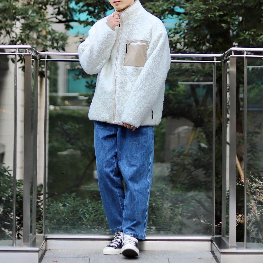 ひっちさんのインスタグラム写真 - (ひっちInstagram)「Instagram→@hicchiwear﻿ ﻿ ▷▶︎▷ ボア×デニムの定番冬コーデ﻿ ﻿ ━━━━━━━━━━━━━━━﻿ デニムパンツは丈調整なしでアンクルでもフルレングスとしても履けるように作ってます❗﻿ ﻿ ほぼ完売状態でしたが定番商品となるように﻿ かなーーーーっり在庫追加しました💦﻿ ﻿ ですが入荷は来年春予定なので﻿ 今ある在庫でいったんストップになってしまいます😭﻿ ﻿ 検討されてた方は是非﻿ ZOZOTOWN商品ページを見てください┃ω・๑)🔎✨﻿ ・﻿ ・﻿ 「20代男子のファッション」と「暮らし」﻿ をメインに投稿しています📕✨﻿ ・ㅤㅤㅤㅤㅤㅤㅤㅤㅤㅤㅤㅤㅤ﻿ ▷▶︎▷▶︎ @hicchiwear ﻿ ・ㅤㅤㅤㅤㅤㅤㅤㅤㅤㅤㅤㅤ﻿ ・﻿ ・﻿ ﻿ #キレイめカジュアル ﻿ #メンズファッション #デートコーデ ﻿ ・﻿ ・﻿ ・﻿ #クリスマスファッション #キレイめコーデ  #古着コーデ #古着MIXコーデ #古着男子 #古着男子 #メンズファッションコーデ #大人カジュアル #ゆるコーデ #WEARコーデ #プチプラ男子 #プチプラコーデ #ボアジャケット #ボアブルゾン #ボアコーデ ﻿ #いいね返しは絶対 #いいね返し ﻿ #冬服 #冬服コーデ #冬コーデ #大学生コーデ #ゆるコーデ #マイノ男子  #デニムコーデ #デニムパンツ」1月5日 7時10分 - hicchiwear