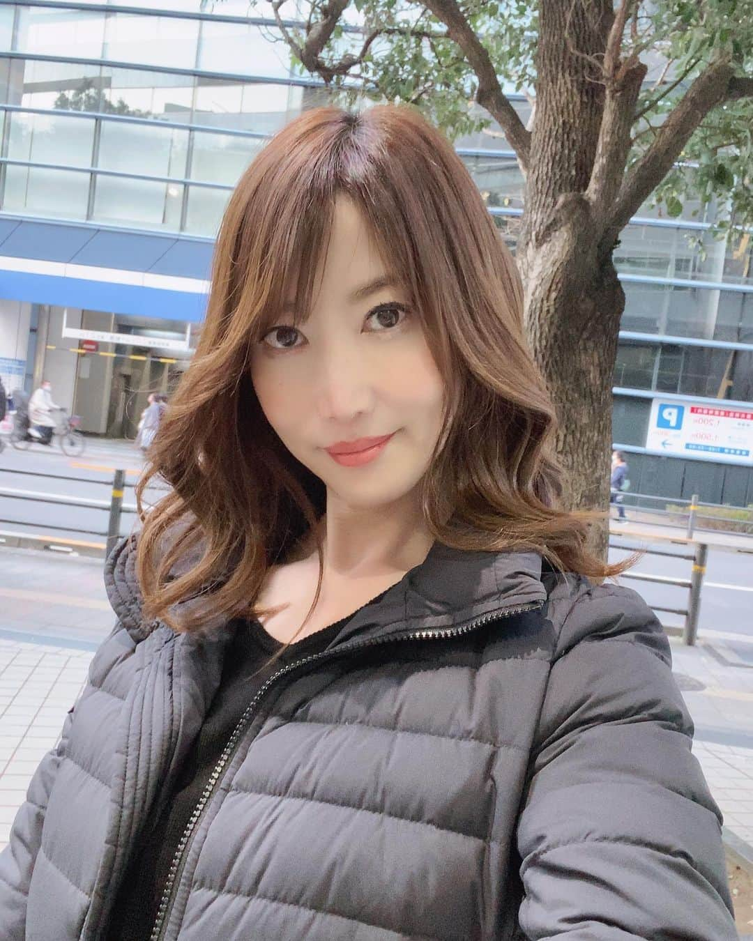 渋谷恭子さんのインスタグラム写真 - (渋谷恭子Instagram)「年末のエクステ外してもらった日✨ いつも仕上げは毛先ワンカールだけど この時は @hiralee_ankhcross さんにmix巻き にしてもらったよ😊  #ミディアムヘア #ミディアム #セミロング #mix巻き #ヘアスタイル #ママ #ママライフ #ママスタグラム #ママスタイル」1月5日 7時36分 - kyoko.86