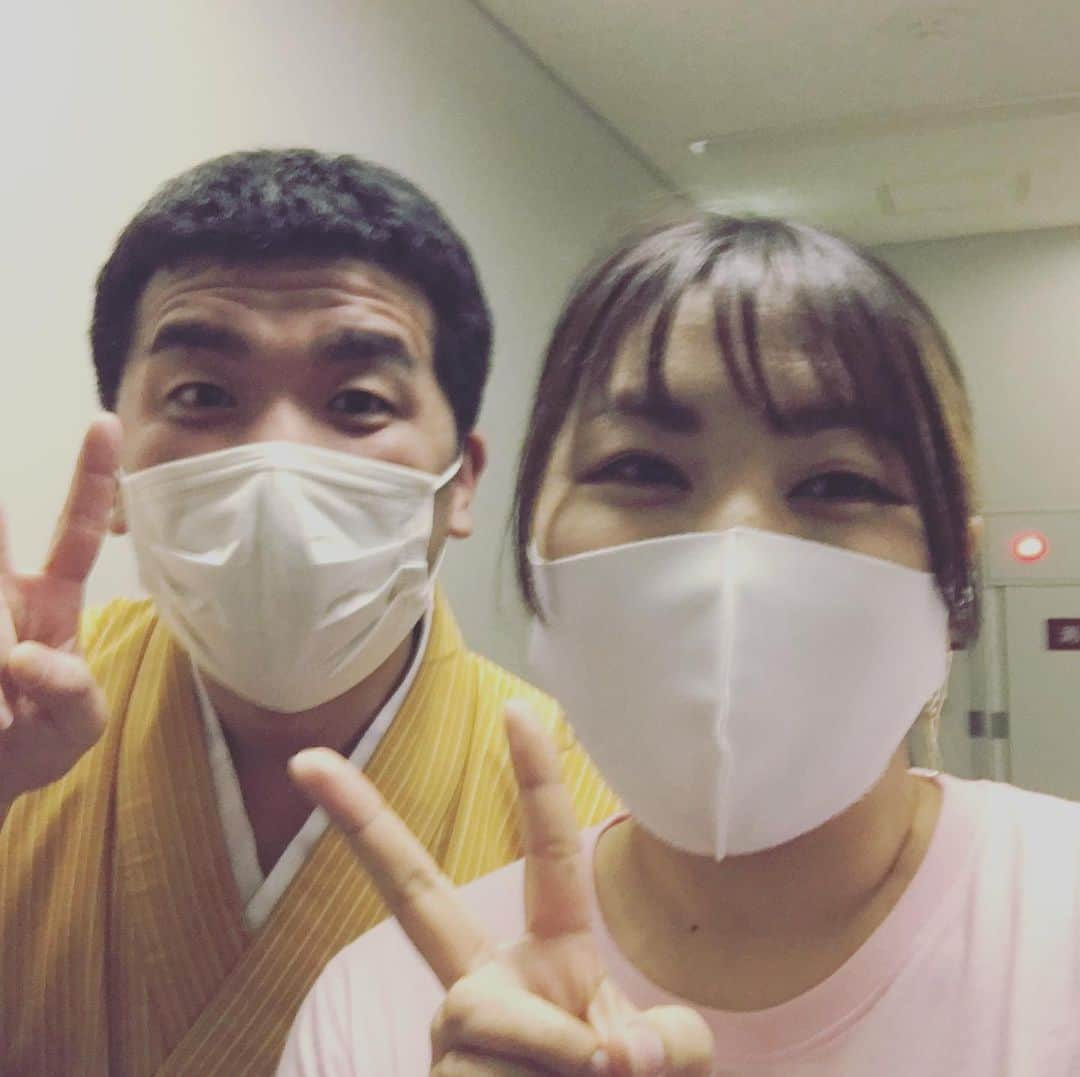 緑川まりさんのインスタグラム写真 - (緑川まりInstagram)「MBS笑売繁盛！祇園さんとタナイケさんと中継出させてもらいました！ありがとうございました！！  久しぶりに、漫才劇場に行ったら楽屋が楽し過ぎた。 東京住んではる、すえひろがりずさんにも会えて新年早々縁起良し◎  ミャンマーの楽屋にも、みんなが来てくれたらいいのにな。  #ミャンマー住みます芸人 #緑川まり #祇園櫻井 さん #タナからイケダ #たんべさん #ゆりやん #すえひろがりず  #たっちゃん #アインシュタイン #いなちゃん #手の角度 #風の時代」1月4日 22時37分 - midorikawa06