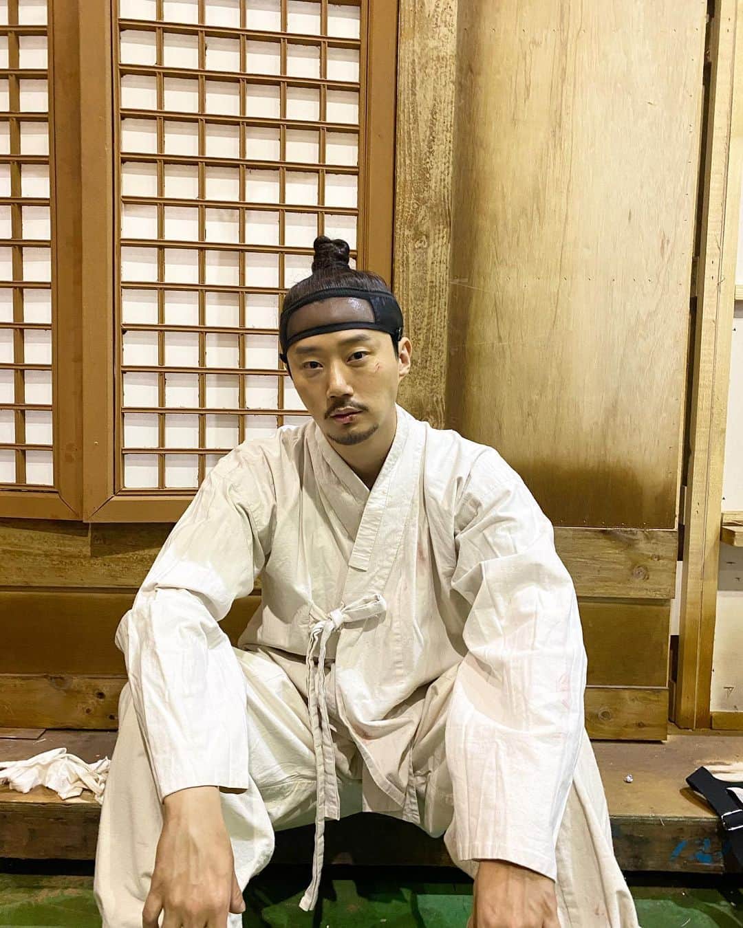 ハン・ジェソクのインスタグラム：「#암행어사조선비밀수사단  #강종길 굿바이~✋🏼😢 이래서 착하게 살아야합니다! 사회적 거리두시면서 착하게 삽시당~~😉」