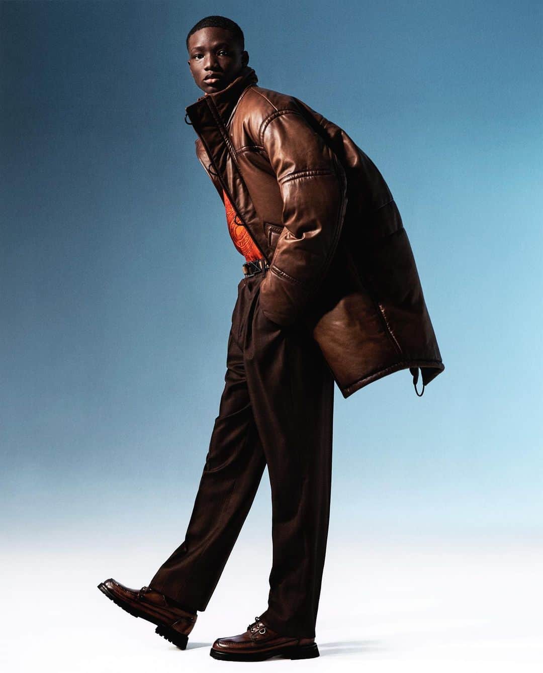 クリスヴァンアッシュのインスタグラム：「@BERLUTI SPRING ‘21 SHOT BY @carlijnjacobs AND STYLED BY @mauricionardi / AVAILABLE NOW  FEATURING @doums_gls  ART DIRECTION @mmparisdotcom  MAKE UP @satoko_paris  HAIR @josephpujalte  CASTING @pg_dmcasting  #berluti #krisvanassche」