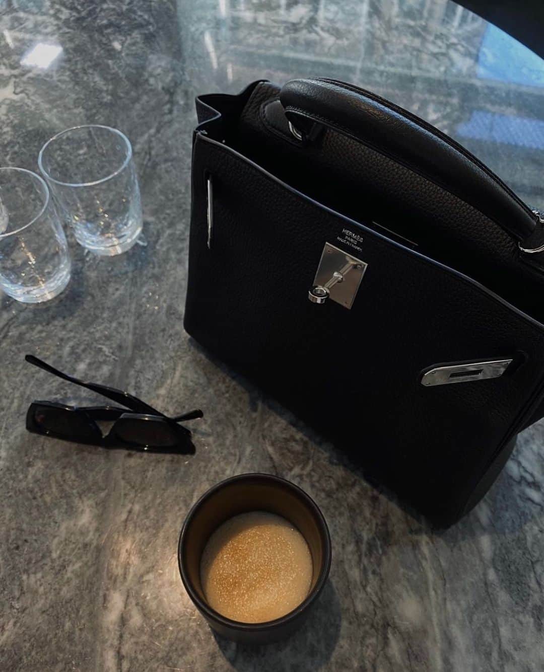 ペニーレ・タイスベックのインスタグラム：「Monday ☕️」