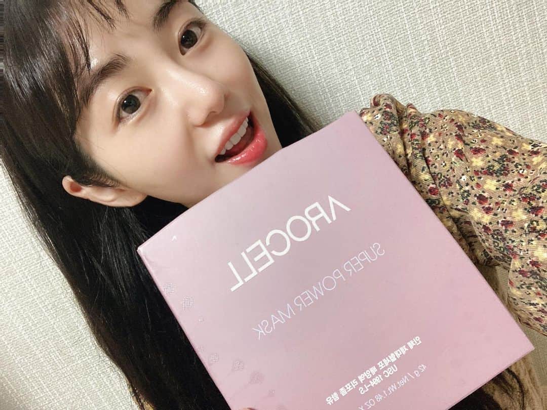 ミナさんのインスタグラム写真 - (ミナInstagram)「“아로셀 슈퍼파워 마스크” 1시간 30분 동안 붙였다가 뗐어요 피부가 촉촉, 🌟빛나는 광피부로 변신!」1月4日 22時43分 - kvwowv