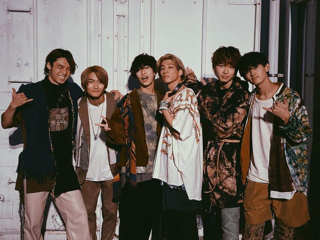 古幡亮（WATWING）のインスタグラム：「. @watwing_official  @watwing_official  @watwing_official  . . Thank you SHINKIBA Coast!!! 最高の年明け🌅 . . #WATWING#Windy #boyspanic2021#ボイパニ2021 #toplAce」