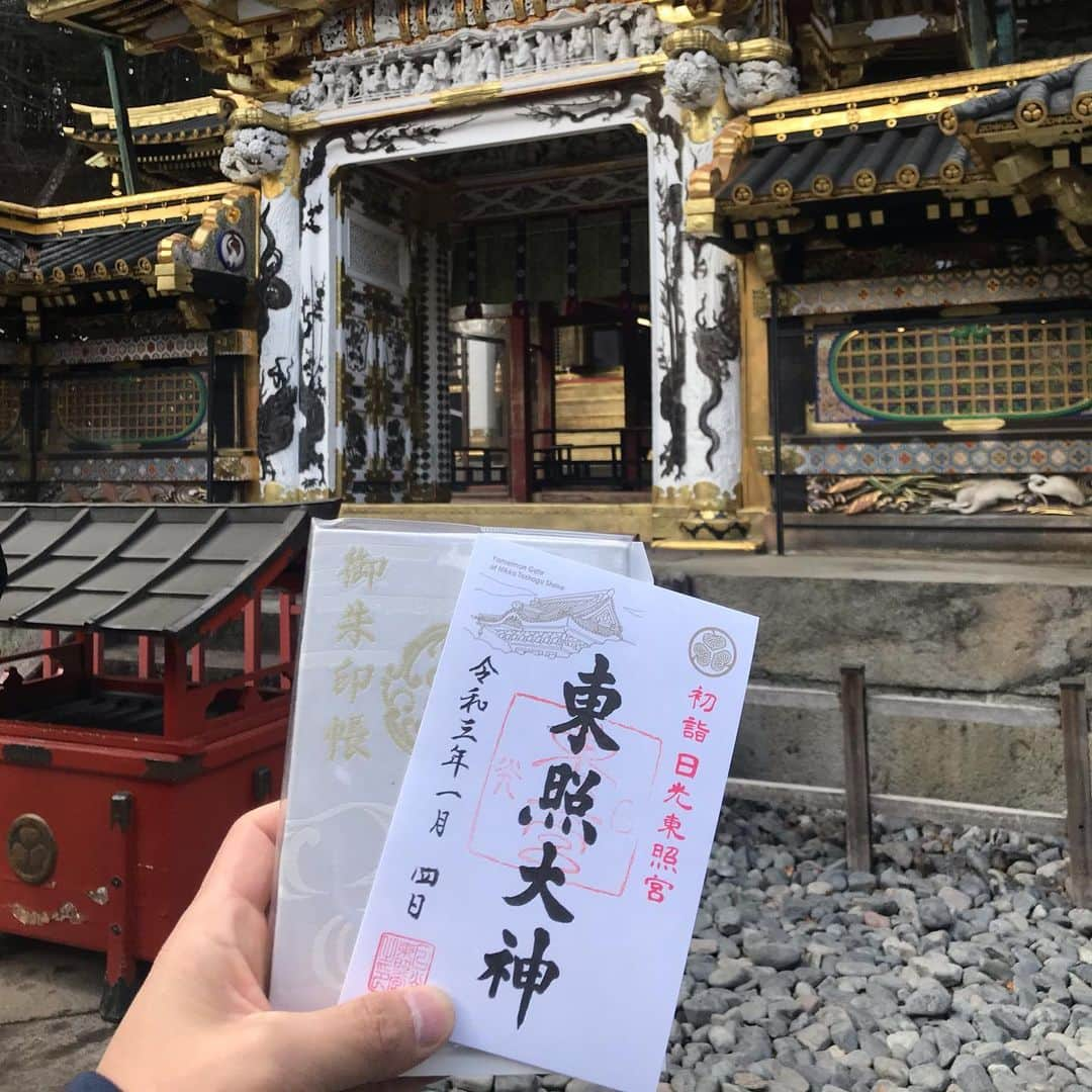 リバトラ YOSHITOさんのインスタグラム写真 - (リバトラ YOSHITOInstagram)「明けましておめでとうございます🎍⛩﻿ またまた緊急事態宣言が検討されてますが、早くコロナが落ち着いて普通にマスク無しでジム行けたりコンテストがある事を願ってます🙏﻿ ﻿ 本年もよろしくお願いいたします🙌﻿ ﻿ #初詣#日光東照宮#日光東照宮参拝#日光#栃木県#御朱印集め#コロナに負けるな#covid19  #筋肉#muscle#workout#training#ワークアウト#トレーニング#筋トレ#bodybuilding#mensphysique#ダイエット#diet#fitness#フィットネス#フィジーク#ボディビル#근육#근육 ﻿」1月4日 22時48分 - rebattler_