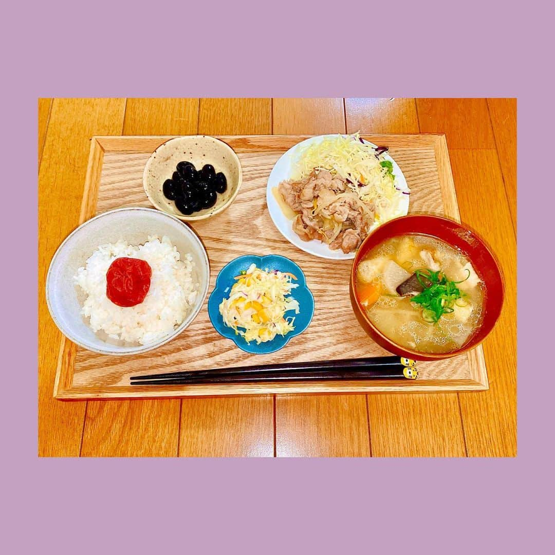 福島雪菜さんのインスタグラム写真 - (福島雪菜Instagram)「今日の晩ごはん( ˶˙ᵕ˙˶ ) * ✧焼肉定食（風） ✧豚汁 ✧コールスロー（妹リクエスト） ✧白米+梅干し ✧黒豆 * * #手料理❤️ #おうちごはん」1月4日 22時53分 - yukina_fukusima