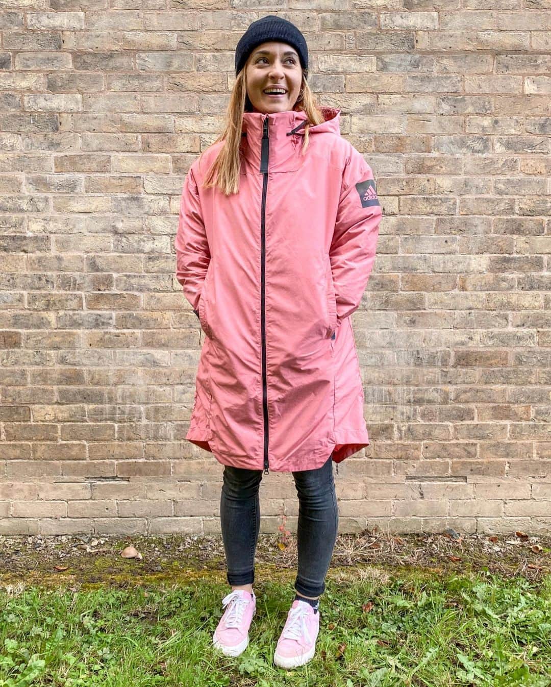 adidas Womenさんのインスタグラム写真 - (adidas WomenInstagram)「The weather can be tough, your style choices shouldn’t be. The new MYSHELTER 4in1 Parka, wear it your way.  Worn and styled by @veroniquesandler. Available now on adidas.com.  #adidasTERREX #adidasMYSHELTER」1月4日 23時06分 - adidaswomen
