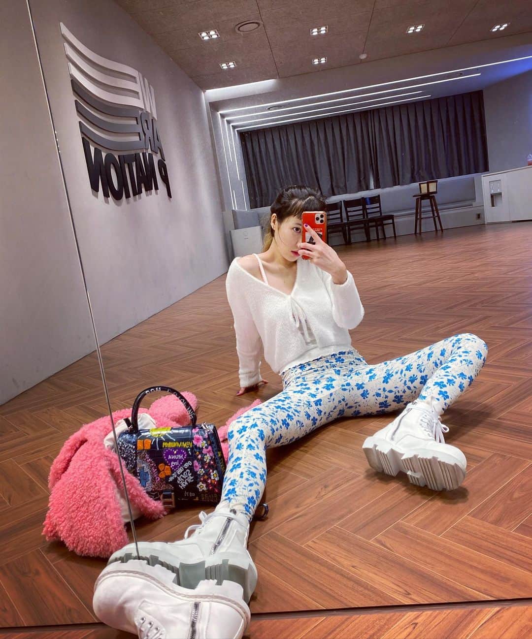ヒョナ さんのインスタグラム写真 - (ヒョナ Instagram)「✨」1月4日 23時10分 - hyunah_aa