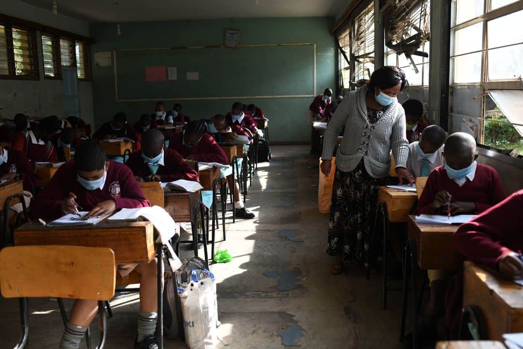 AFP通信さんのインスタグラム写真 - (AFP通信Instagram)「AFP Photo - Schools reopen in Kenya after 2020 year cancelled over Covid-19 -⁣ .⁣ (1) Nairobi 📷 Simon Maina⁣ (2) Nairobi 📷 Tony Karumba⁣ (3) Nairobi 📷 Tony Karumba⁣ (4) Kibera 📷 Gordwin Odhiambo⁣ (5) Kibera 📷 Gordwin Odhiambo⁣ (6) Nairobi 📷 Simon Maina⁣ (7) Nairobi 📷 Simon Maina⁣ (8) Nairobi 📷 Simon Maina」1月4日 23時14分 - afpphoto