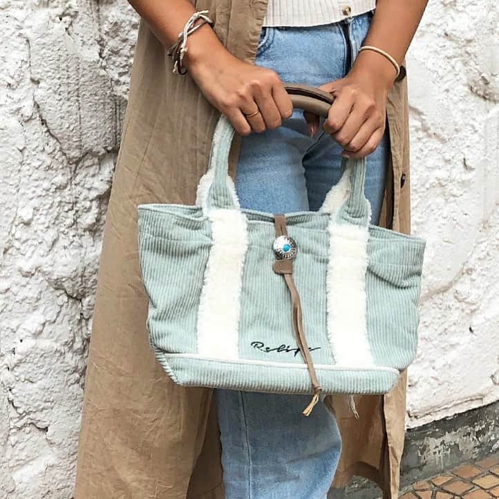 ラレイアのインスタグラム：「🌴 初売りSALEまだまだ開催中です☺️💓 ・ コーデュロイボアミニトートも初PRICE DOWN✨ 残りわずかとなりますのでお急ぎくださいね😚💕 ・ 他にも人気アイテムがお得なプライスでご用意中！ ぜひご利用ください🧡 ・ ・ ・ ---La Leia Precious Life(ラレイア)--- @laleia_official ・ 楽天市場店 https://www.rakuten.co.jp/laleia-p-life/ ・ ・ #relife#bag#hawaii#aloha#surf#beach#laleia#フォトジェニック#インスタ映え#インスタ女子#アロハ#ビーチ#海を感じる雑貨#ラレイア#楽天#ビーチガール#サーフスタイル#大人カジュア#冬コーデ#秋冬ファッション#バッグ#トートバッグ#セール#初売り」
