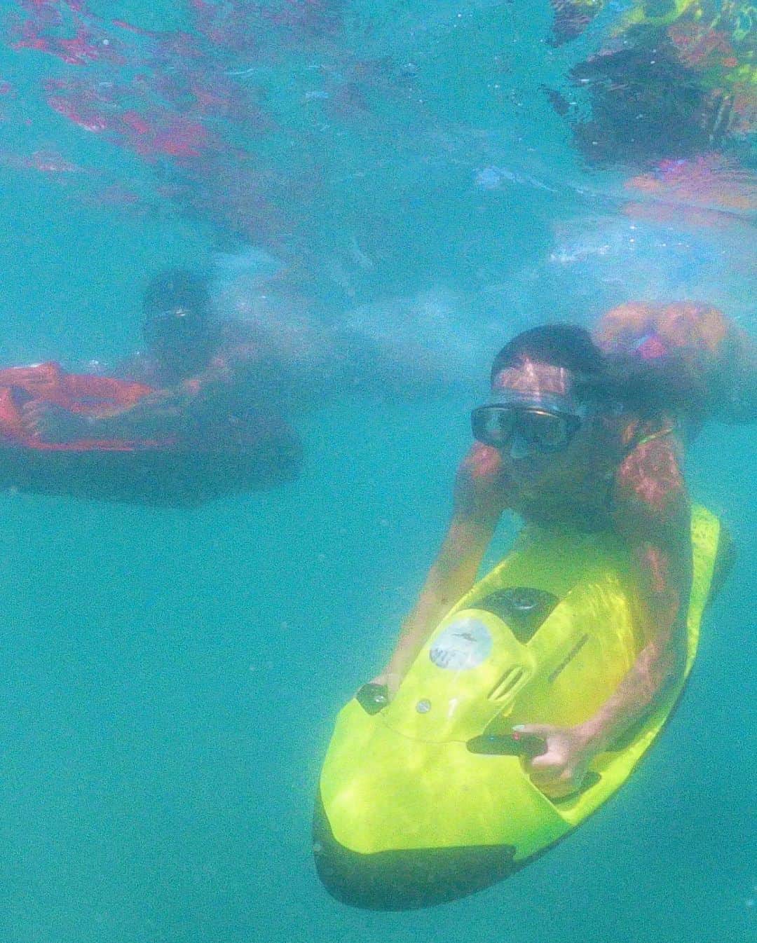 Juliana Salimeniさんのインスタグラム写真 - (Juliana SalimeniInstagram)「Eu não sei nadar mas se me botar na água com cilindro de ar, ninguém me segura!! 😂 sou apaixonada por mergulho e esse foi maravilhoso no @parrachospraiaclube 🌊」1月4日 23時38分 - jujusalimeni