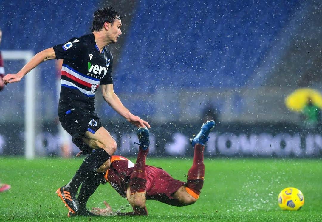 アルビン・エクダルのインスタグラム：「Tough and rainy game.. New chances soon to do better! Forza @sampdoria 💪🏻」