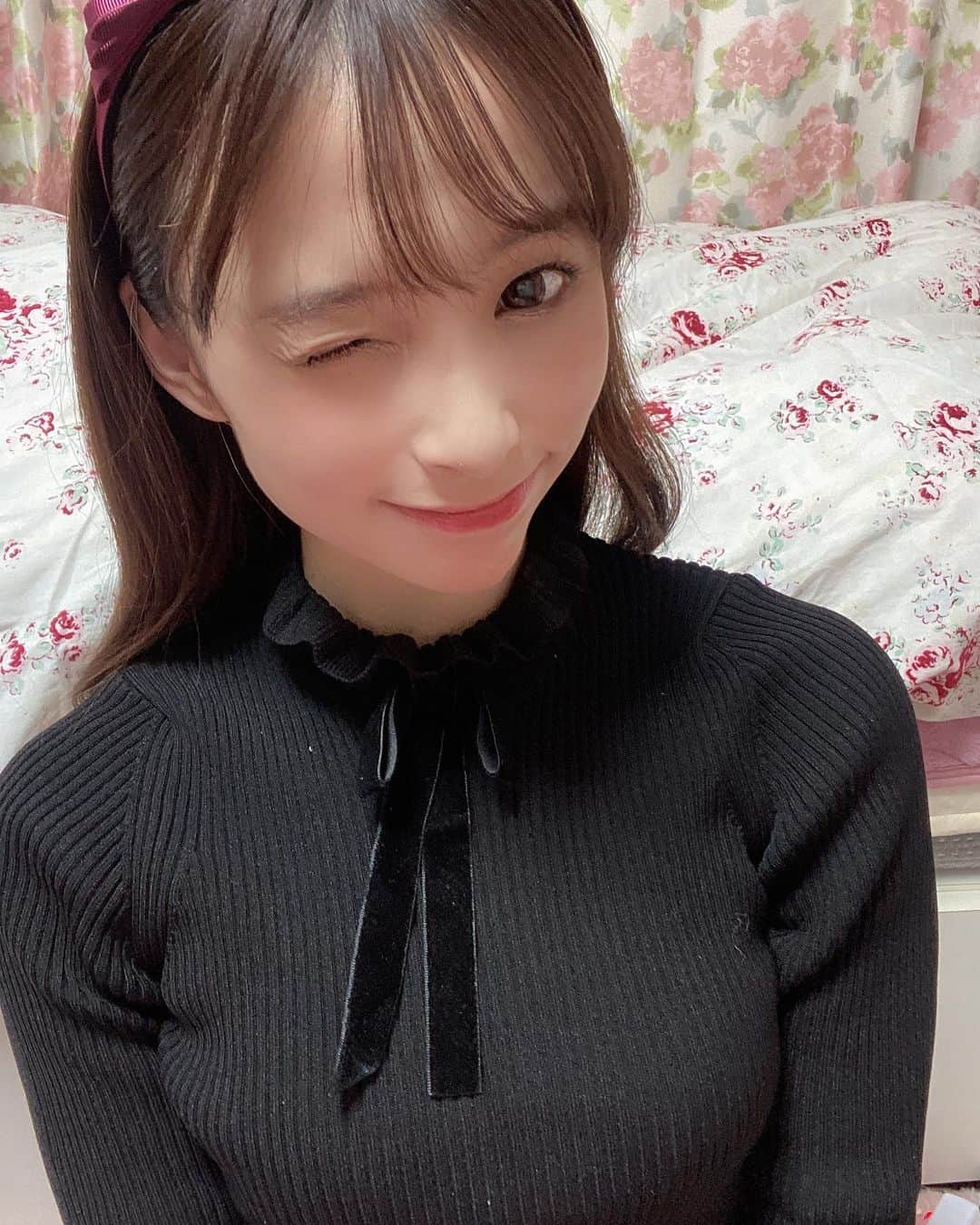 鶴巻星奈のインスタグラム：「今日のお洋服🎈 ZARAのニットがセールでお安くなっていて可愛かった🥰🥰」